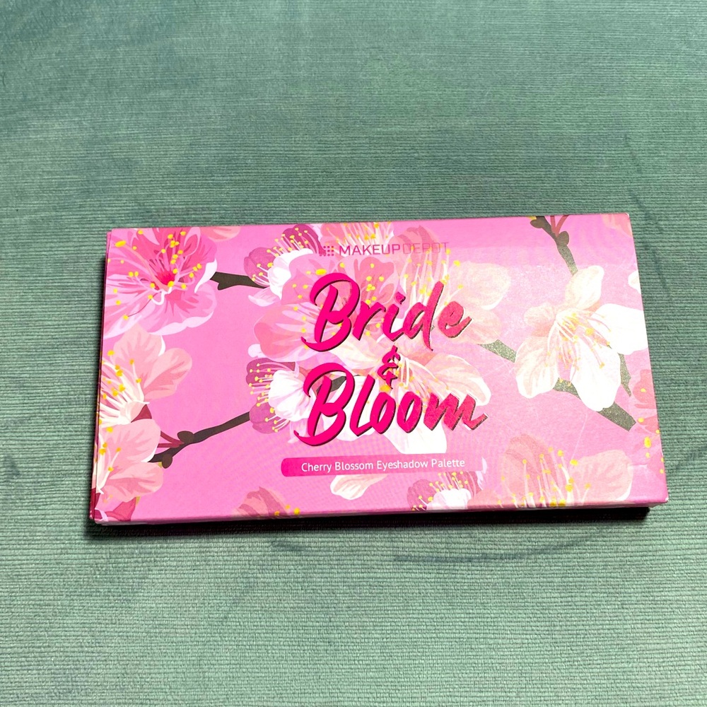 NWT Bride and Bloom cherry blossom, 18 color eyeshadow palette with mirror